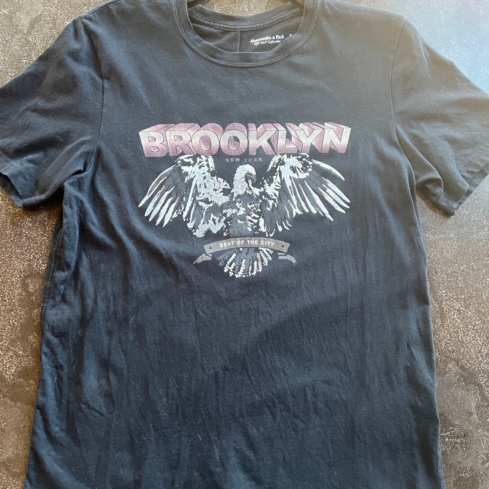 Abercrombie & Fitch Brooklyn New York Graphic T-Shirt - Size Small